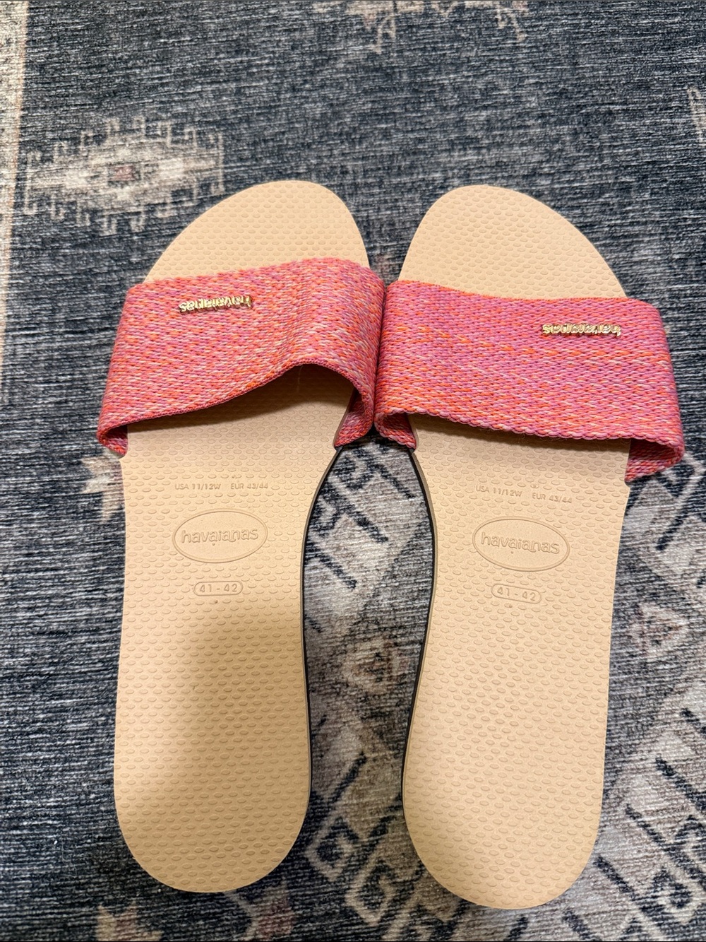 NWOT Havaianas Sandals 11/12